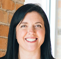Retrato de Sophie Hartwell, encargada de atención al cliente dentro del equipo de servicio